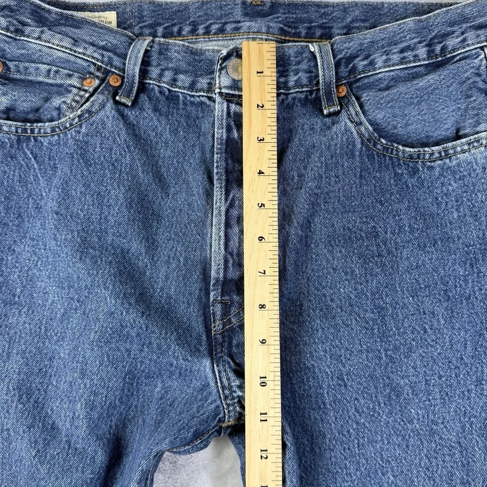 Levi's 501 Medium Wash Jeans Men's 34 x‎ 32 (actually 32x30) Casual Classic Blue